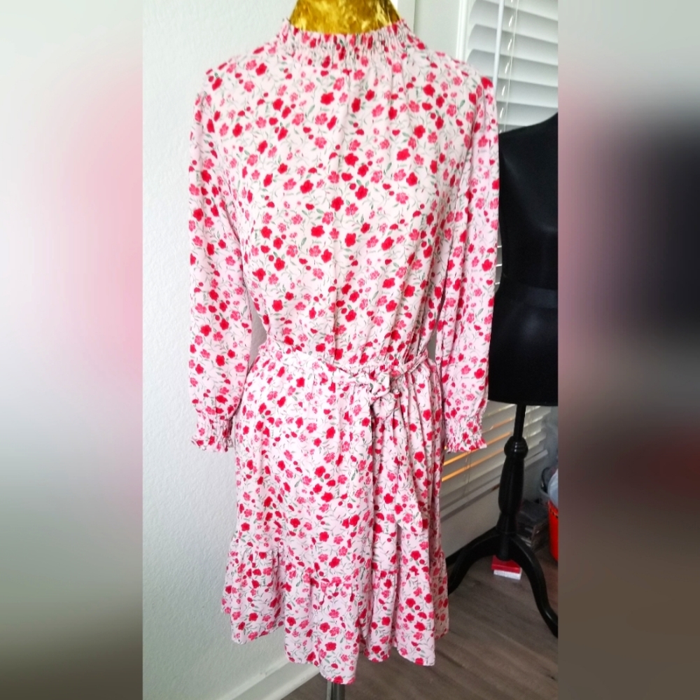 Pink flower dress with high next and long sleeves size L